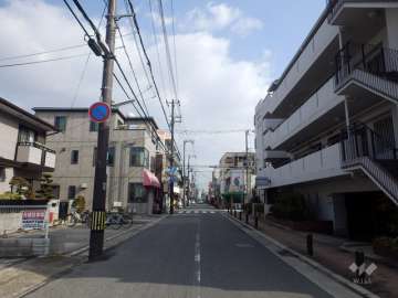 敷地北側の前面道路