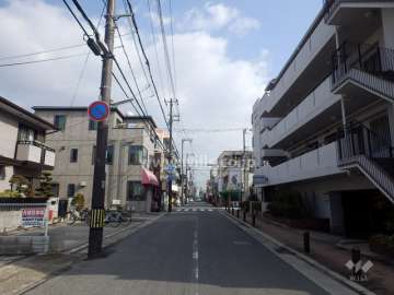 敷地北側の前面道路