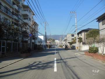 敷地北側の前面道路