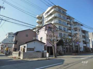 エントランスのパレ住吉川の銘板