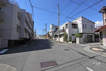 敷地北側の前面道路