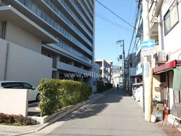 敷地東側の前面道路
