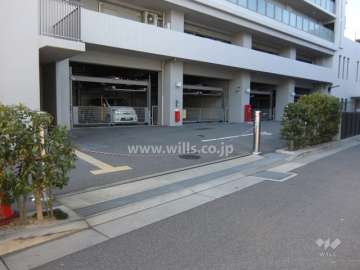 駐車場出入り口（ロボットゲート付き）