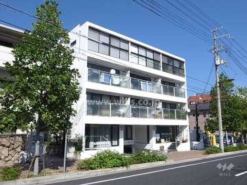 ヒルハウス岡本の外観（南西側から）