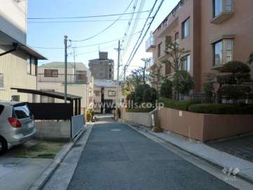 敷地東側の前面道路