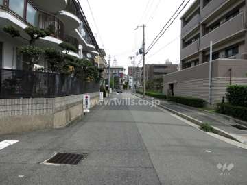 敷地南側の前面道路