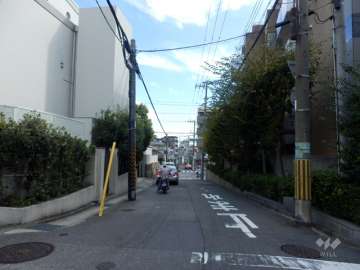 敷地東側の前面道路