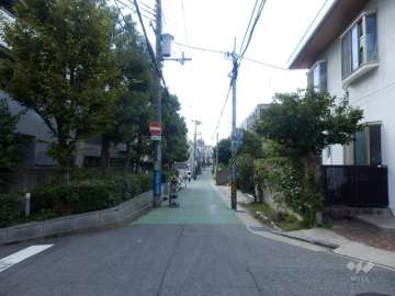 敷地北側の前面道路