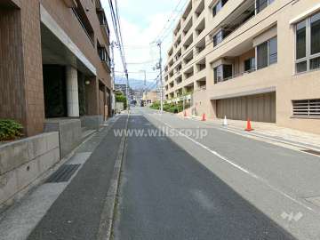 敷地東側の前面道路