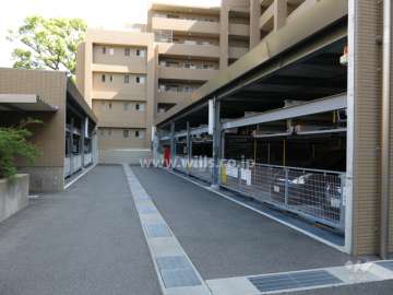 敷地内駐車場（屋内機械式）