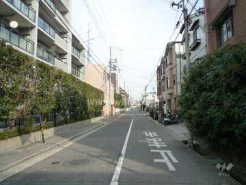 敷地南側の前面道路