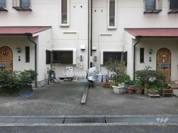 駐車スペースが各住戸前にあります。

