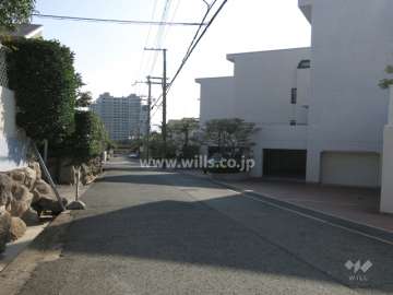 敷地東側の前面道路