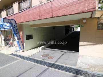 駐車場出入り口