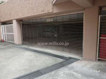 駐車場出入り口（リングシャッター付き）