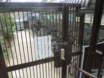 駐輪場（扉付き）