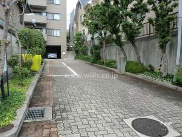 駐車場出入り口