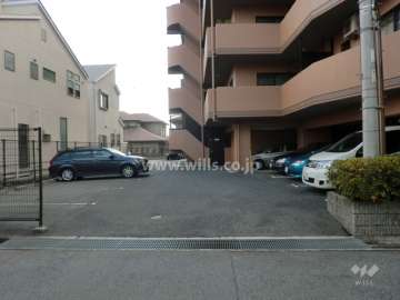 駐車場出入り口