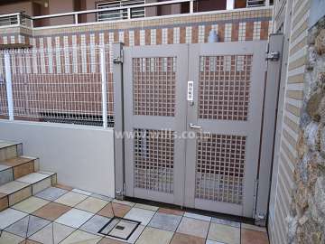 駐輪場出入り口