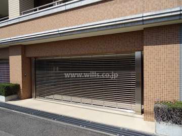 駐車場出入り口（リングシャッター付き）
