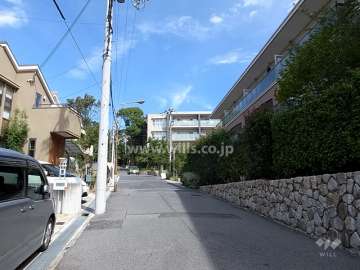 敷地西側の前面道路