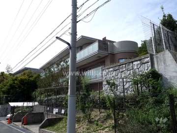 メゾンセルサス御影の外観（北東側から）