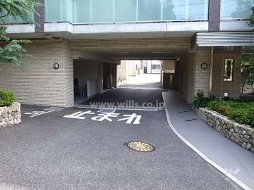 駐車場出入り口