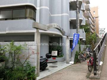 アーチが付いた敷地入り口