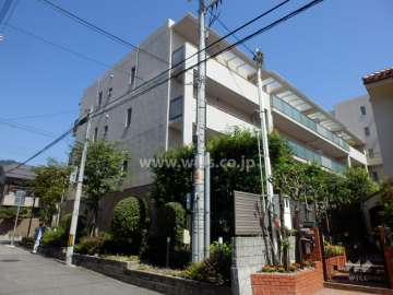 メゾン岡本南の外観（南西側から）