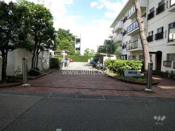 駐車場出入り口（ロボットゲート付き）