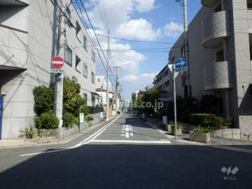 敷地北側の前面道路