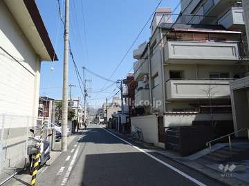 敷地北側の前面道路