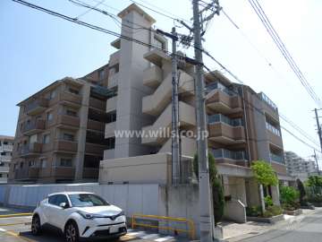 ユニアルス甲南山手プレジオの外観（北東側から）