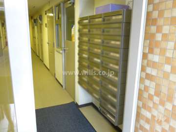 住戸入り口（共用ポスト）