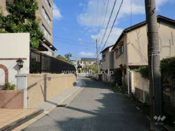 敷地南側の前面道路