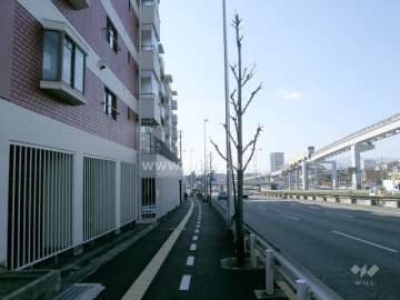 敷地の北側は中央環状線に面しています。