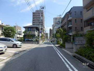 敷地北側の前面道路