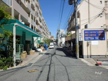 敷地南側の前面道路