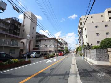 敷地北側の前面道路