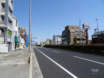 敷地南側の前面道路。国道2号線です。