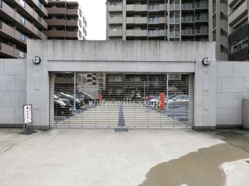 駐車場出入り口（リングシャッター付き）