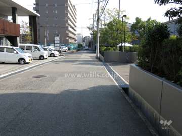 敷地北側の前面道路