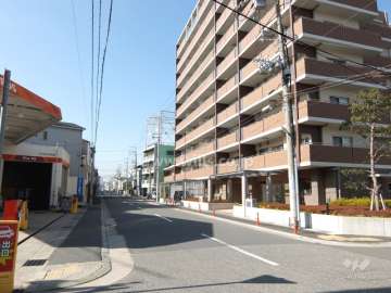 敷地南側の前面道路