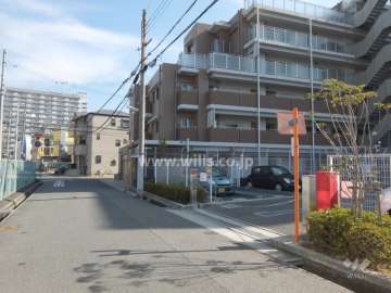 敷地北側の前面道路