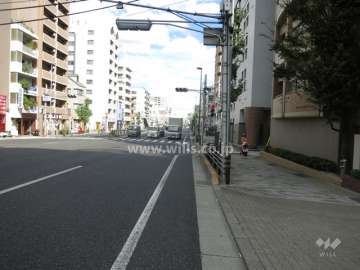 敷地の北側は国道2号線に面しています。