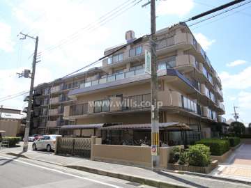 日商岩井北桜塚マンションの外観（北東側から）