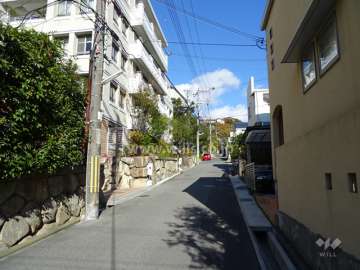 敷地東側の前面道路