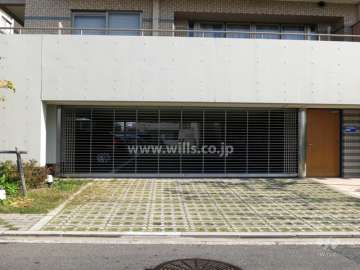 駐車場出入り口（リングシャッター付き）