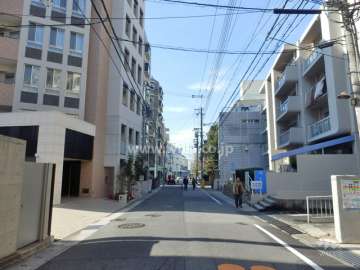 敷地北側の前面道路