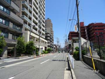 敷地南側の前面道路